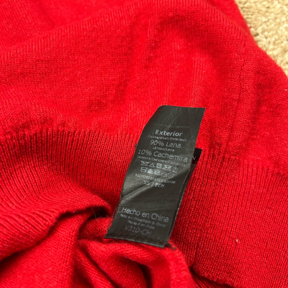 Carolina Herrera Red Crewneck Short Sleeve Sweater with Black Trim - Picture 5 of 6